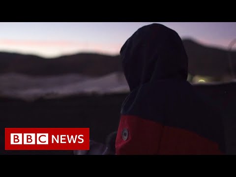 果物の労働者。奴隷のように働きたくないならアウトだ」 - BBCニュース (Fruit labourers: 'If you don't want to work like a slave, you're out' - BBC News)