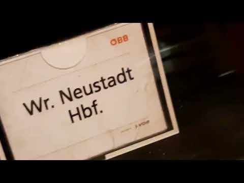 ÖBB 5047 056 6 von Gutenstein kommend fährt ein in Wr. neustadt Hbf um kurz nach 17:00 am 30.12.2021