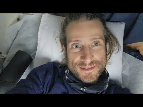 Taking a really comfortable train in Iran from Isfahan to Tehran for only 6 euros