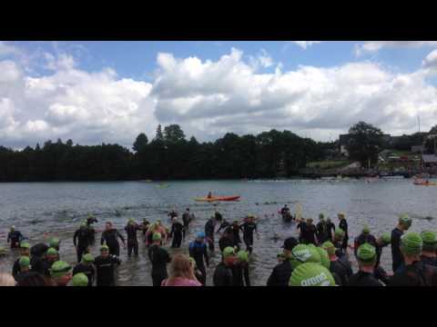 Garmin Iron Triathlon Stężyca 2017 - 1/4 IM na brzegu, 1/8 IM płynie.