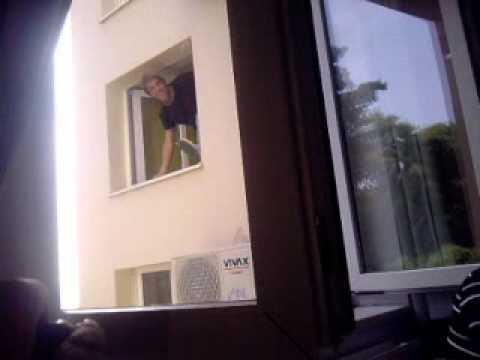 MIOC ZD Jakov ulazi kroz prozor