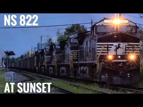 NS 822 with 5 motors & 2x loads arrives at Lambert's Point 2021-09-01