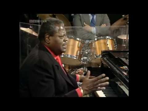 Count Basie on "What He Looks for in a Piano", with Oscar Peterson 1980