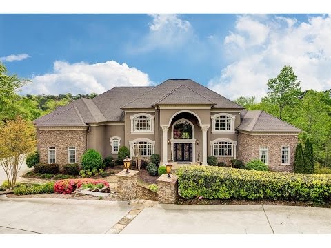 Luxurious European Estate on Quiet Cul De Sac