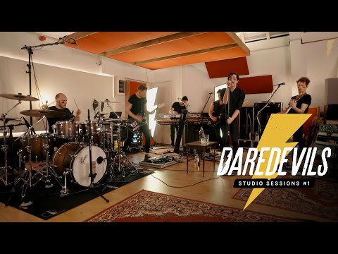 DUTCH COVERBAND PLAYS ROCK MASHUP WITH BON JOVI, ABBA AND PHIL COLLINS