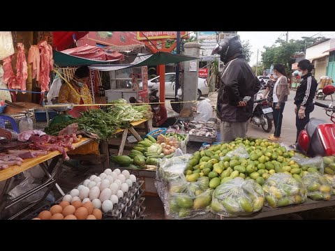 Vendors Still Selling Food On The Street During Market Still Lockdown - Walking Tour @ Russey Keo
