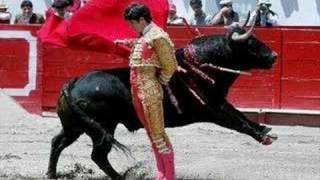 DUNCAN DHU TARDE DE FIESTA CLIP TOROS