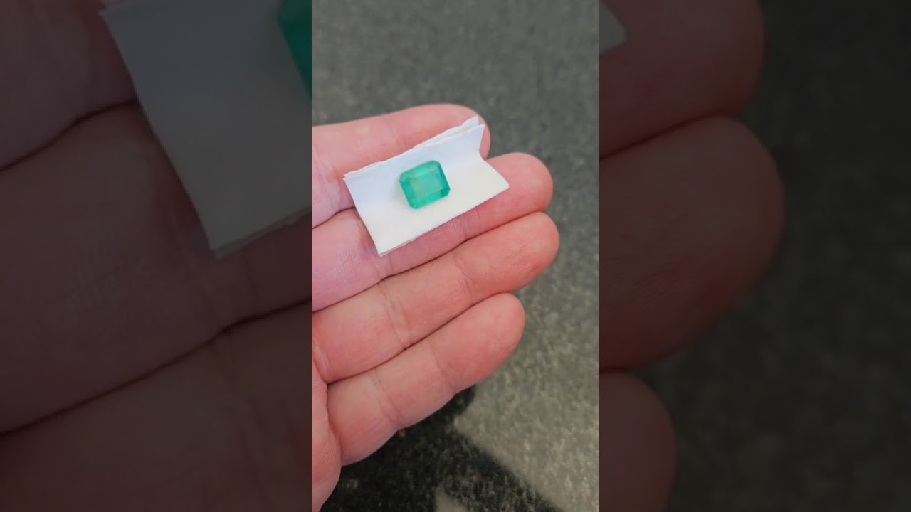 Esmeralda Lapidada Retangular 8.1x9.8mm – 3.53cts por R$2800