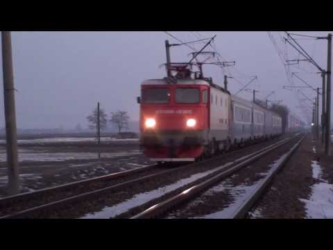 Cea mai buna locomotiva electrica din Romania EA650 trece prin halta Banesti - 24.01.2017