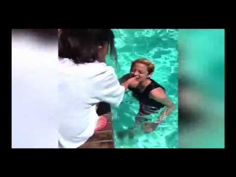 f(x)Amber in pool instagram