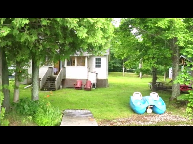 Waterfront cottage weekly rental in Ontario in Canada