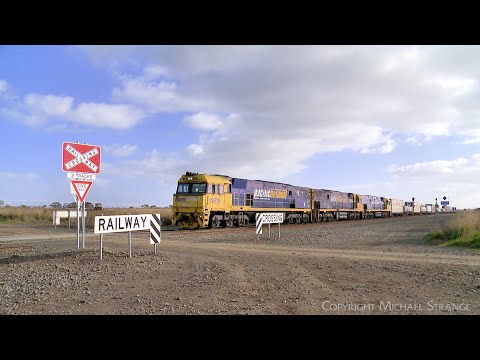 4PM4 Pacific National Steel & Container Freight Train NR19 NR120 NR8 (21/5/2023) - PoathTV Railways