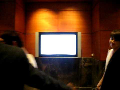 [FANCAM] BEAST/B2ST returning to hotel after Celebrations @ Marina Bay performance 100813