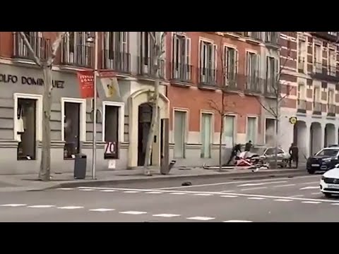 Un român de 18 ani a rănit 7 persoane în timp ce conducea cu 100 de kilometri pe oră