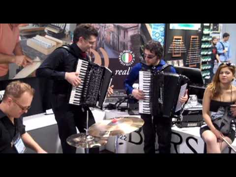 Portable Universe #108 - NAMM Show 2013 / Phil Upchurch Acoustic