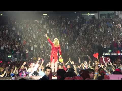 Taylor Swift - Berlin 2014.02.08 (we are never ever getting back together)