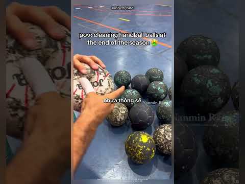 Quả bóng trong môn bóng ném bẩn đến mức này