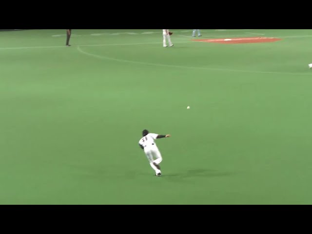 【4回表】余裕のキャッチ?? ファイターズ・岡が俊足生かしたファインプレー!! 2015/6/9 F-G