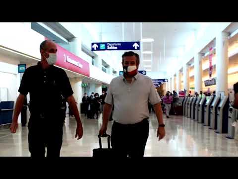 參議員特德-克魯茲因飛往坎昆而受到抨擊。 (Sen. Ted Cruz under fire for flying to Cancun)