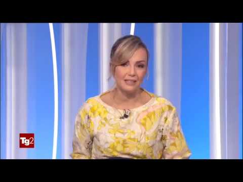 TITOLi TG2-giorno+televideo 04/08/2019 domenica /PRIMA: STRAGI IN TEXAS E IN OHIO, 30 MORTI