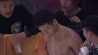 泰国“杀马特”上场十分张扬，交手却被中国小伙暴打，纸老虎？