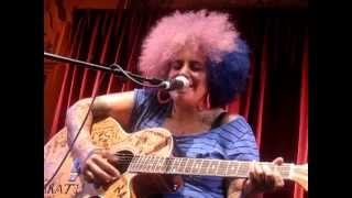 Kimya Dawson - Tire Swing (Live @ Bush Hall, London, 09.07.12)