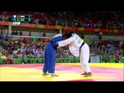 WAAROM EEN JUDOPAK ALTIJD LOS GAAT? Anicka van Emden knows! #VLOG20