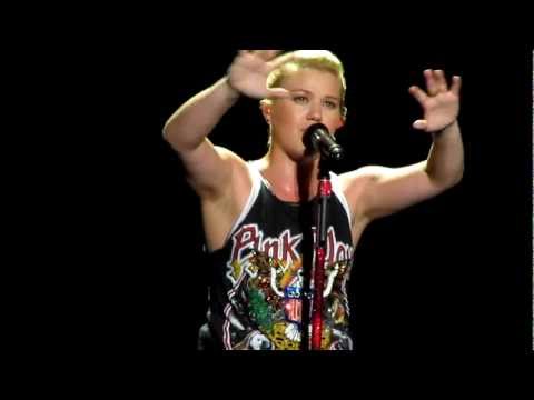 Kelly Clarkson - Walkaway Joe