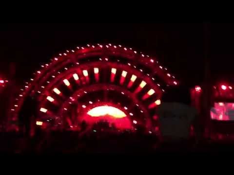 Galantis - "Runaway (U & I)" (Dillon Francis trap remix) @ HARD Day of the Dead 2014