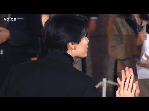 萩原利久、知り合い見つけレカペ離れ駆け寄る　第37回東京国際映画祭レッドカーペット