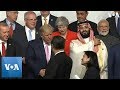 President Trump shakes hands with Chinese President Xi at G-20 Family Photo