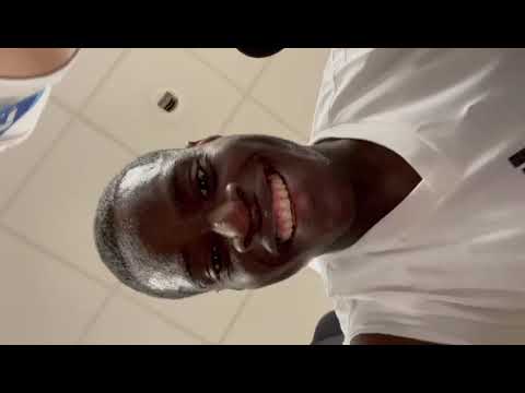 Mondy Prunier rend hommage à Mikaben après la victoire du FC Versailles sur Châteauroux.