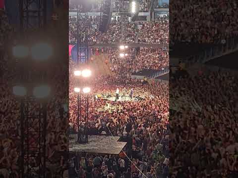 Tim Booth from James supporting Coldplay (3/6/2023)