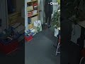 Deze inbreker in Tuk is goed voorbereid, maar vergeet z'n opvallende schoenen | RTV Oost