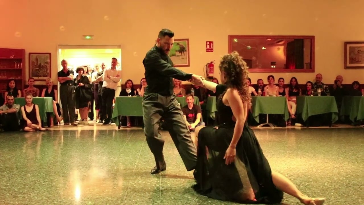 Agostina Tarchini y David Samaniego - Watch me burn - Michele Morrone