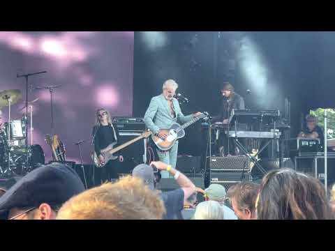 Ruben Block Linkerwoofer 2022 Turning on a fan