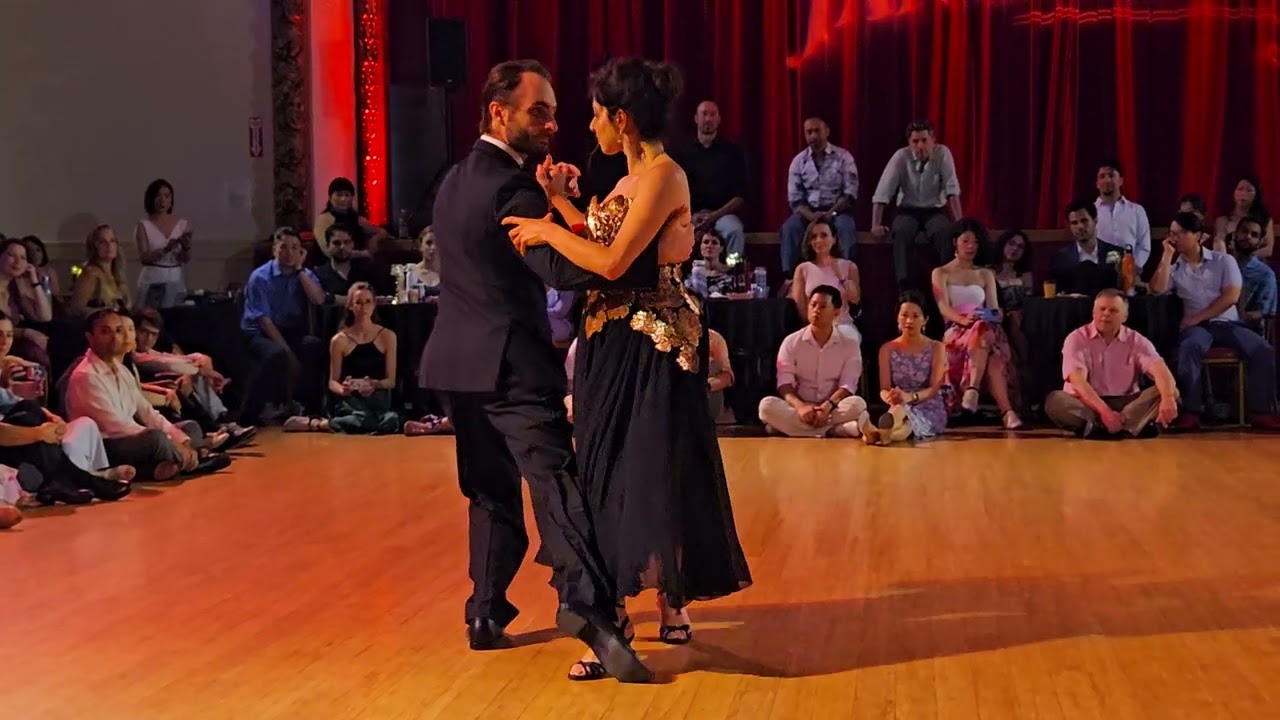 Video thumbnail for Lorena Tarantino & Gianpiero Galdi at Tangamente (1 of 4)