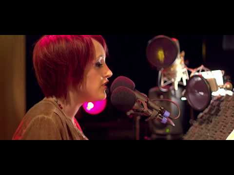 SOPHIA. - NEVER MIND (UNPLUGGED - OFFICIAL)