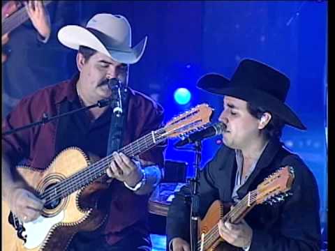 Costumbre y Salomón Robles C11 en vivo- Se repite la historia (video oficial)