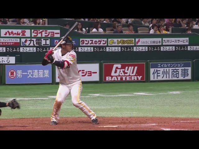 【4回裏】チーム10安打目!! ホークス・今宮健太 レフトへのタイムリーで点差を広げる!!  2024年8月12日 福岡ソフトバンクホークス 対 東北楽天ゴールデンイーグルス