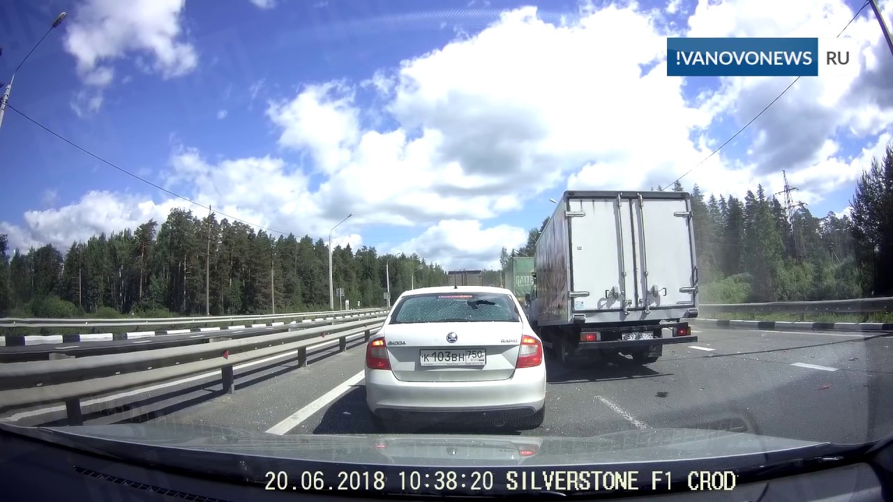 Водитель японского грузовика Isuzu погиб врезавшись в пробку в Ивановской области