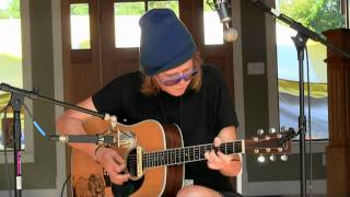Acoustic Sessions at The Festy : Brett Dennen &quot;Comeback Kid (That&#39;s My Dog)&quot;