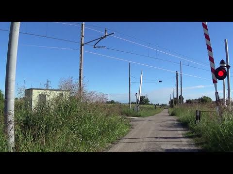 Passaggio a livello di via Vialta in HD - Ripapersico (FE) / Level Crossing / hemzemin geçit / 平交道口