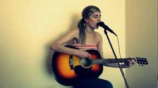 Lindsay Lohan acoustic cover Beautiful Life (August)