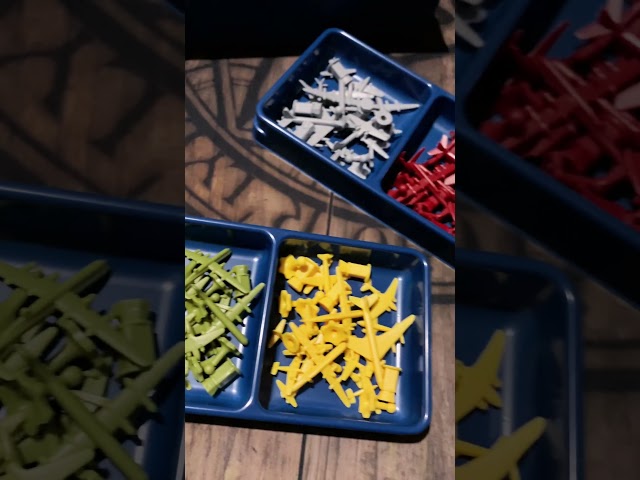 Vídeo relacionado con Pan Am Divertido Juego de Mesa de Estrategia para Toda la Familia - Idioma Alemán - Incluye 52 Miniaturas de Aviones de 4 Épocas Distintas de Compañías Aéreas (Edades 12+) Ideal para 2-4 Jugadores