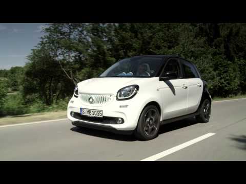 2015 Smart ForFour action & beauty showcased