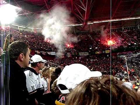 Deutschland - Belgien (11.10.2011) Belgien zündet Bengalisches Feuer beim 3:1
