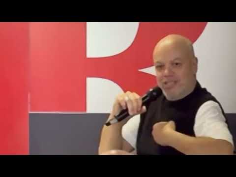 Diego Bianchi (Zoro) tells Salvini's propaganda tale in the house in the woods