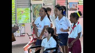 Convoy solidario europeo visita Escuela "Solidaridad con Panamá": niñas y niños cantan a Palestina