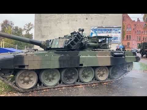 PT-91 Twardy - odpalenie silnika/engine start up.